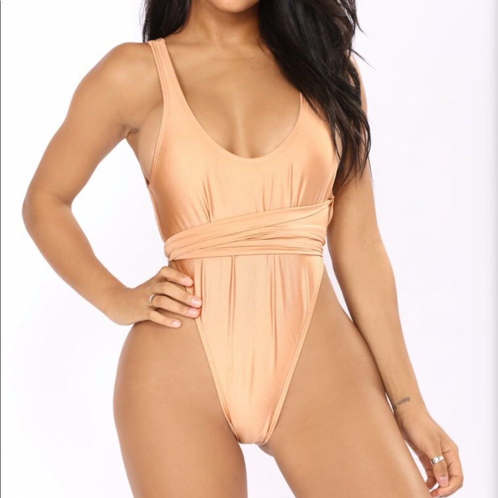 NWT Fashionnova tied down swimsuit